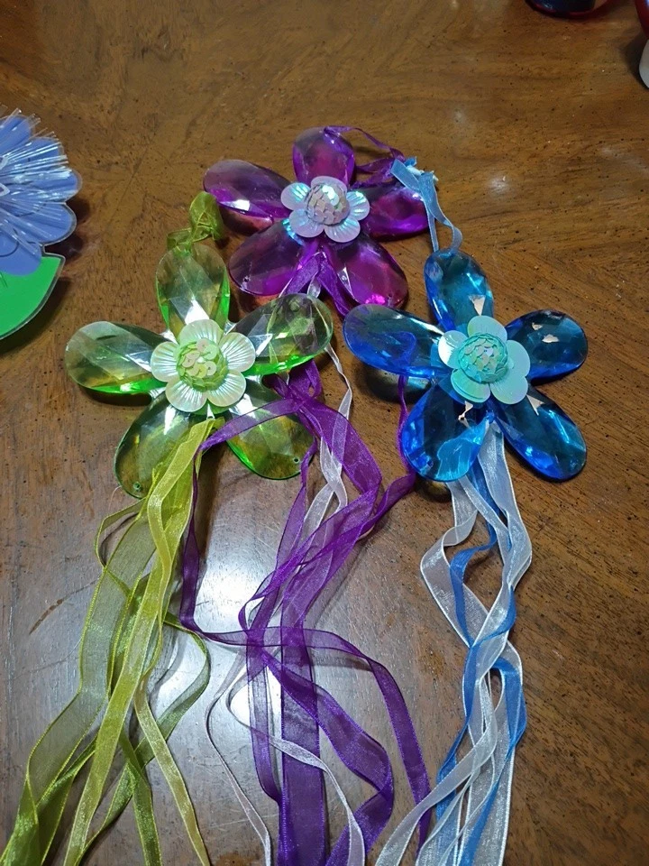 Decoración Habitación Colgante Niña Morado, Azul y Verde con Cintas con 2 Flores FO  Foto 3 de 4