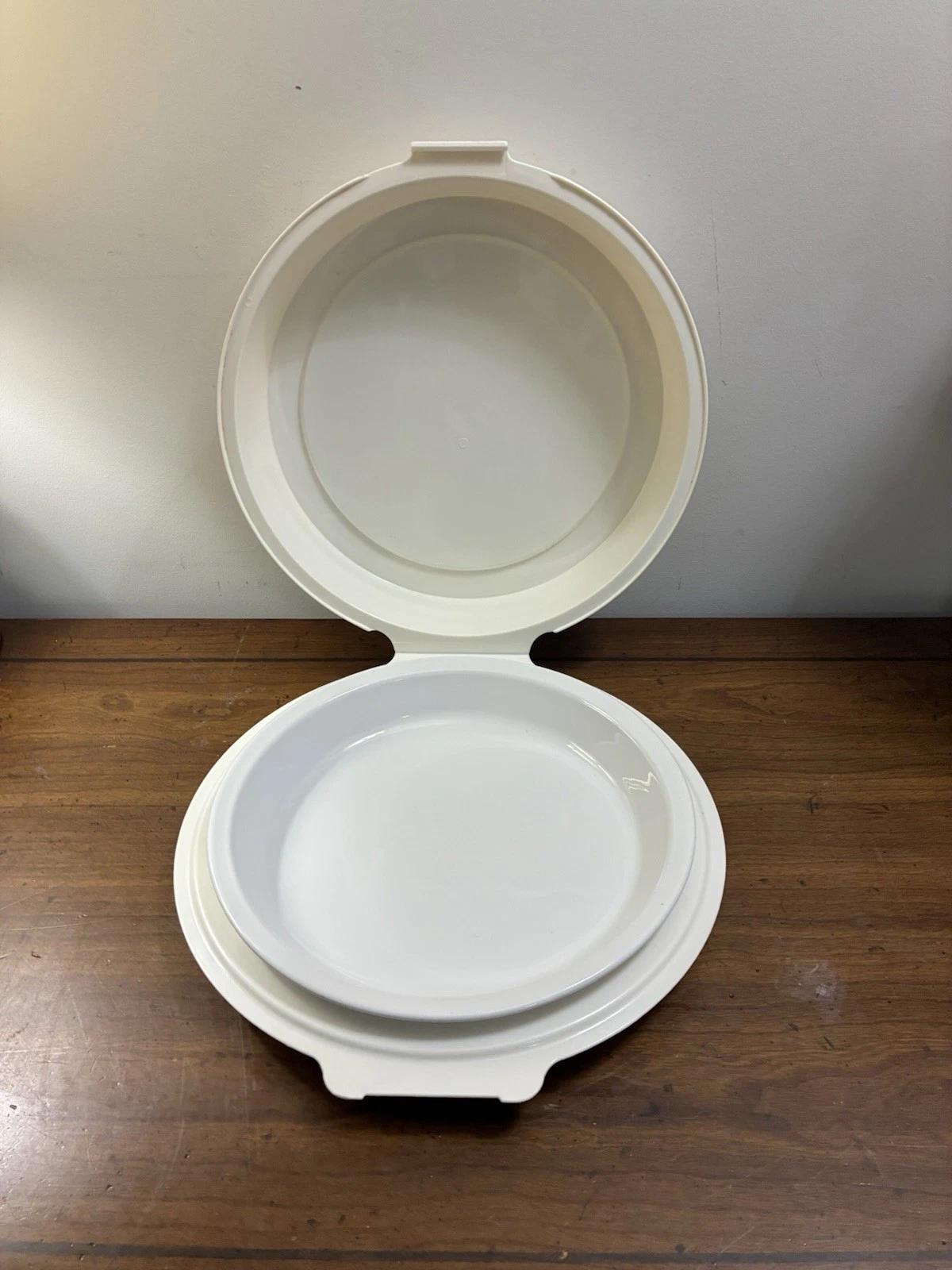 Vintage Pyrex Pie Keeper 209 Clamshell With CorningWare Pie Plate White EUC