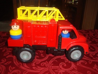 Battat Brand Fire Engine Transport Truck Vehicle & 2 Fire Fighters