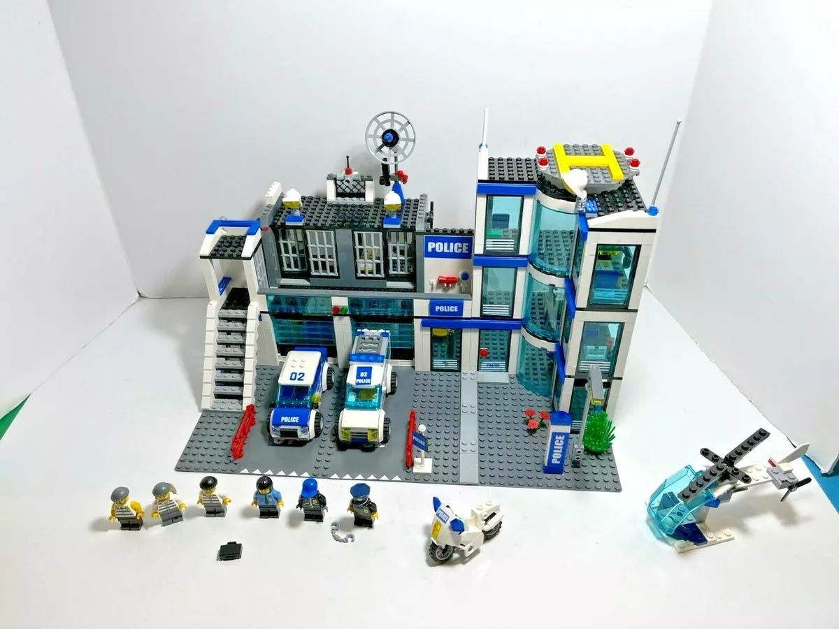 penge Kostume fjer LEGO Police: Police Station 7498 (2011) + helicopter + motorcycle | eBay