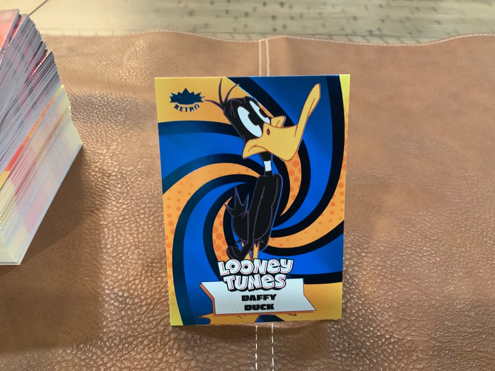 2024 Fleer Retro Looney Tunes Blue Foil Daffy Duck Insert Card