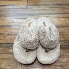 OluKai Kipe'a Heu Shoes Womens Size 9 Beige Fuzzy Wool Shearling Thong Slippers