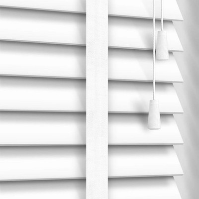 Weißes Holzimitat Jalousie Fenster Maßanfertigung - 50 mm Lamellen