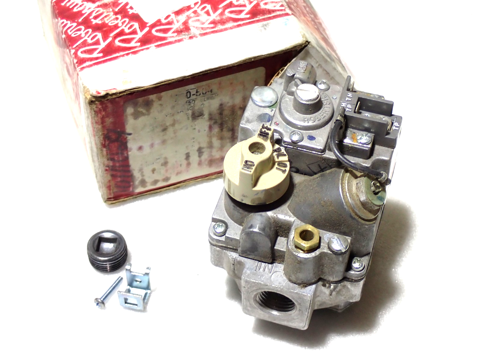 7000 BMVR ROBERTSHAW GAS VALVE OEM NEW