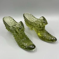Set of 2 Vintage Fenton Hobnail Green Heels Shoes Decorative Art Glass Cats
