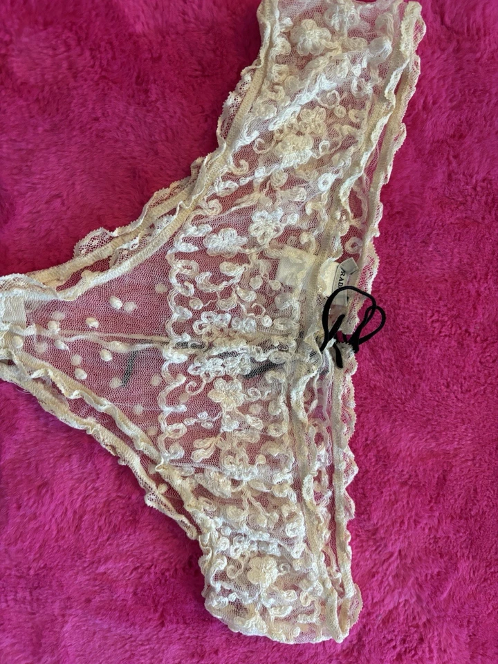 Pantalones cortos lencería de seda PRADA LIXURY únicos en su clase $£$ Foto 4 de 4