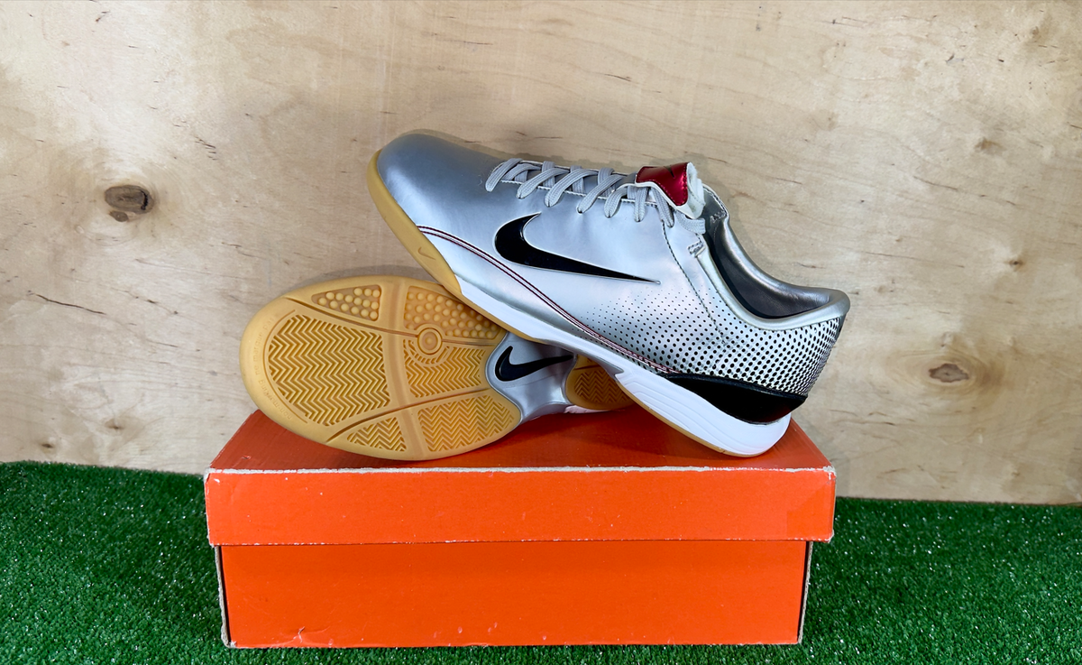 Nike Mercurial Vapor III IN 312718-007 Silver boots Cleats Nike Mercurial Vapor III IN 312718-007 Silver boots Cleats