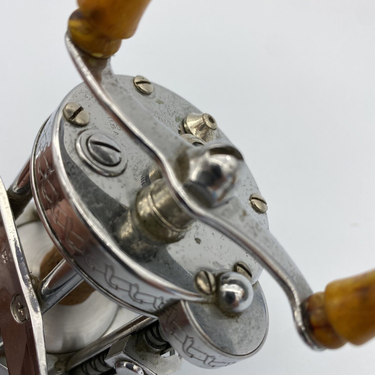 VINTAGE PFLUEGER SKILKAST 1953 WITH TAN BAKELITE KNOBS AND VINTAGE PFLUEGER SKILKAST 1953 WITH TAN BAKELITE KNOBS AND