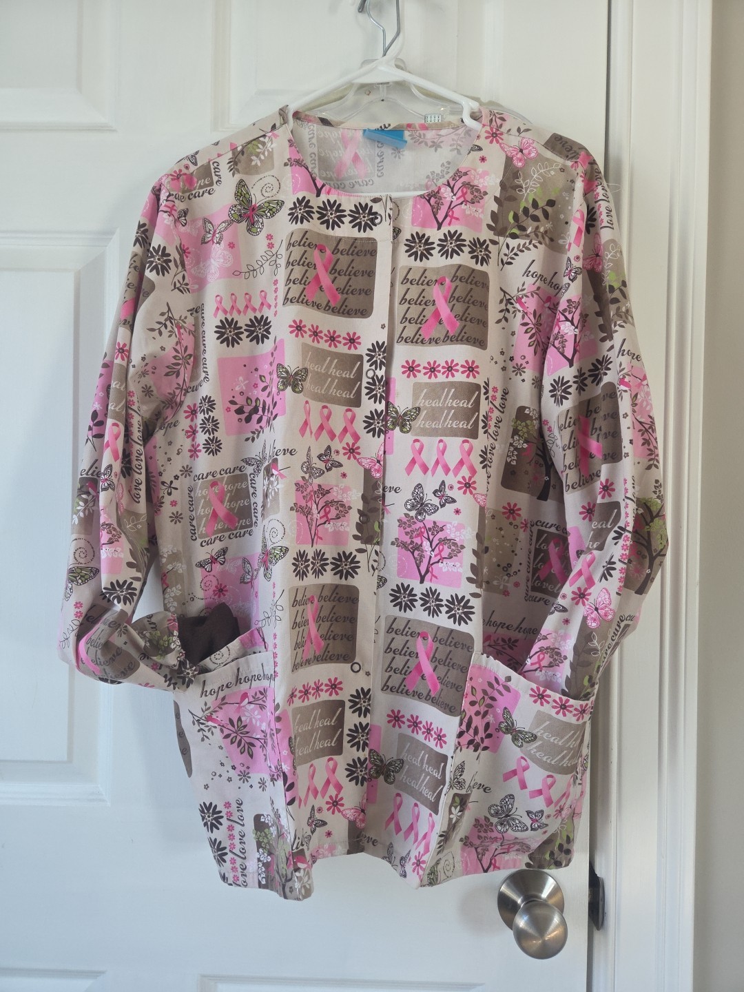 Scrubs HQ Jacket XL Breast Cancer Pink Ribbons Pockets Snap Close pockets!
