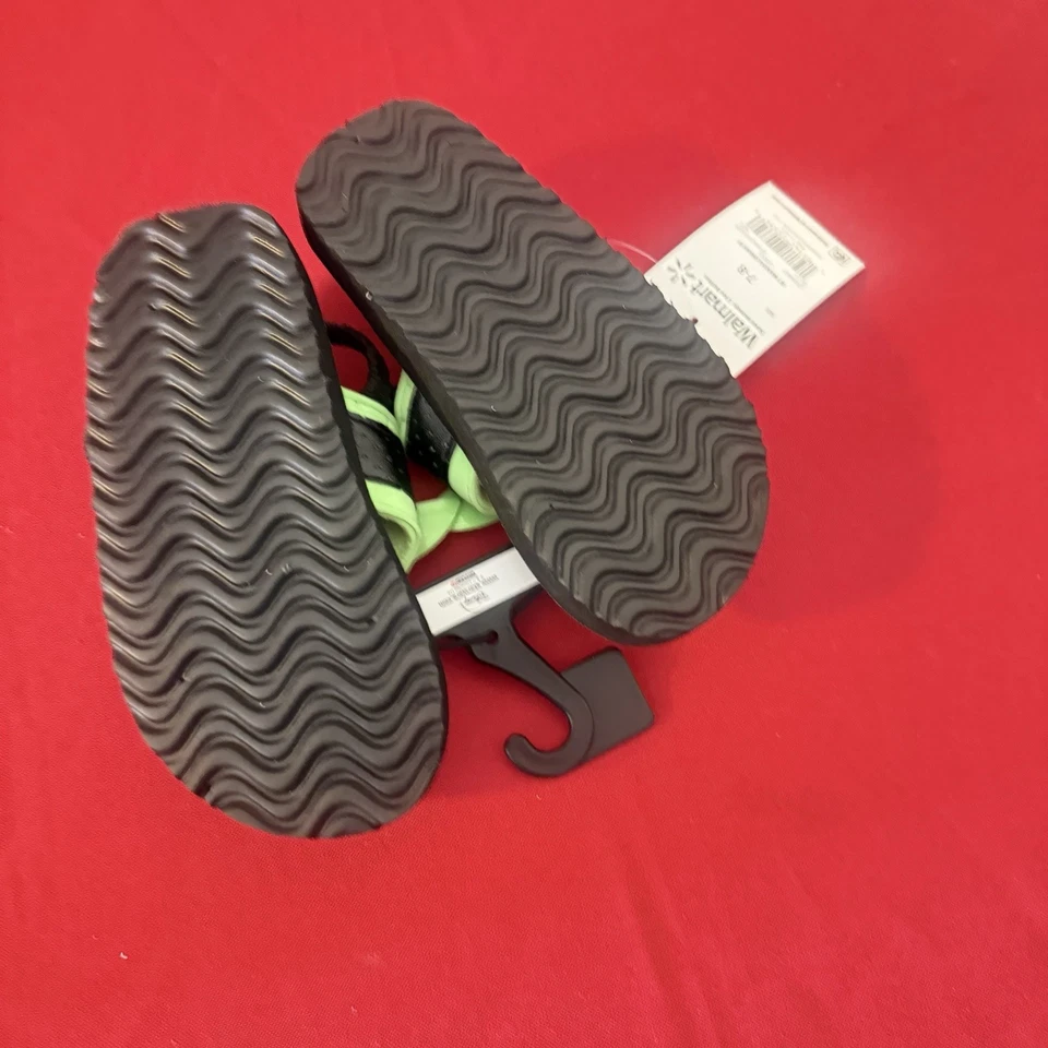 Sandálias de praia Star Wars Mandalorian Yoda chinelos meninos jovens tamanho 7/8 novas - Imagem 3 de 3