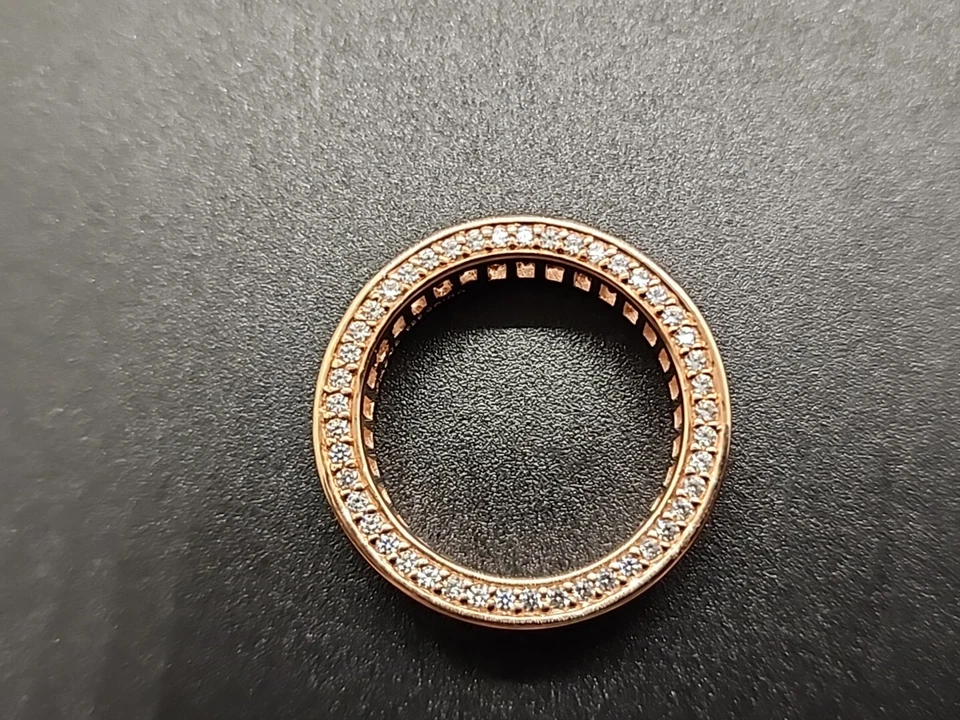 Anillo de eternidad Diamonique Baguette de 4,35 quilates revestido de oro rosa de 14 quilates de ley talla 8 Foto 2 de 4