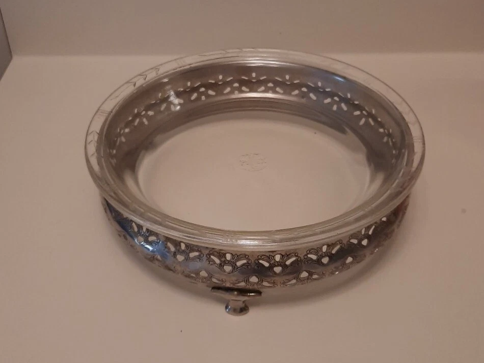 Vintage 8" Pyrex Pie Dish With H. Lerner Silverplate Footed Stand Holder 9"