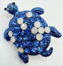 T17-1882 BROOCH GOLD TONE PIN 1.3" ANIMAL ENAMEL RHINESTONE BLUE SEA TURTLE