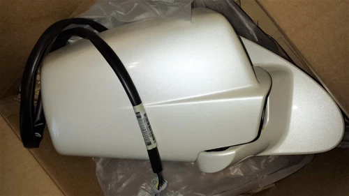 15807456 GENUINE CADILLAC SRX Sideview mirror. NEW  Genuine GM