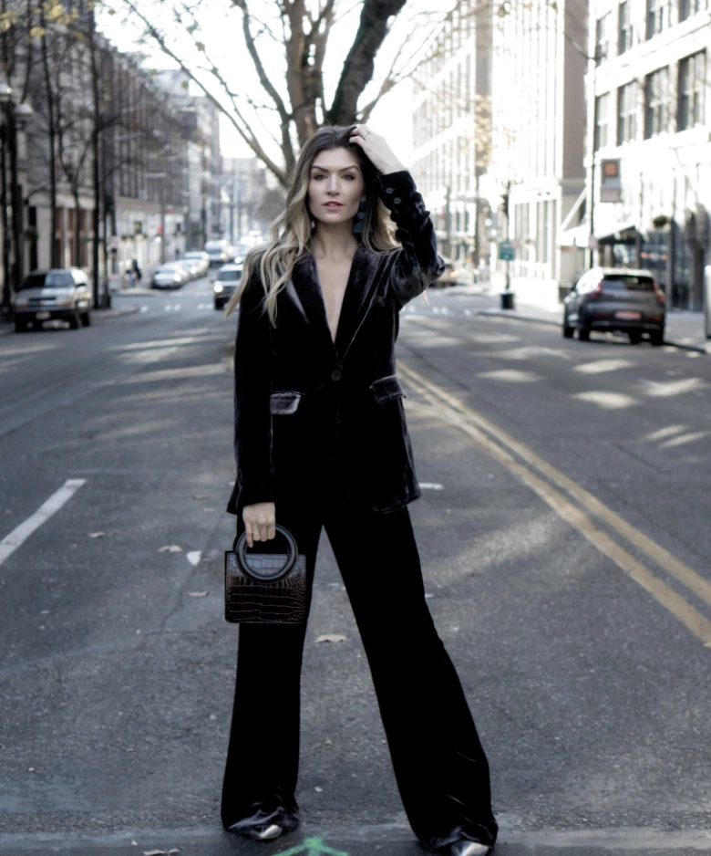 Zara hotsell velvet blazer