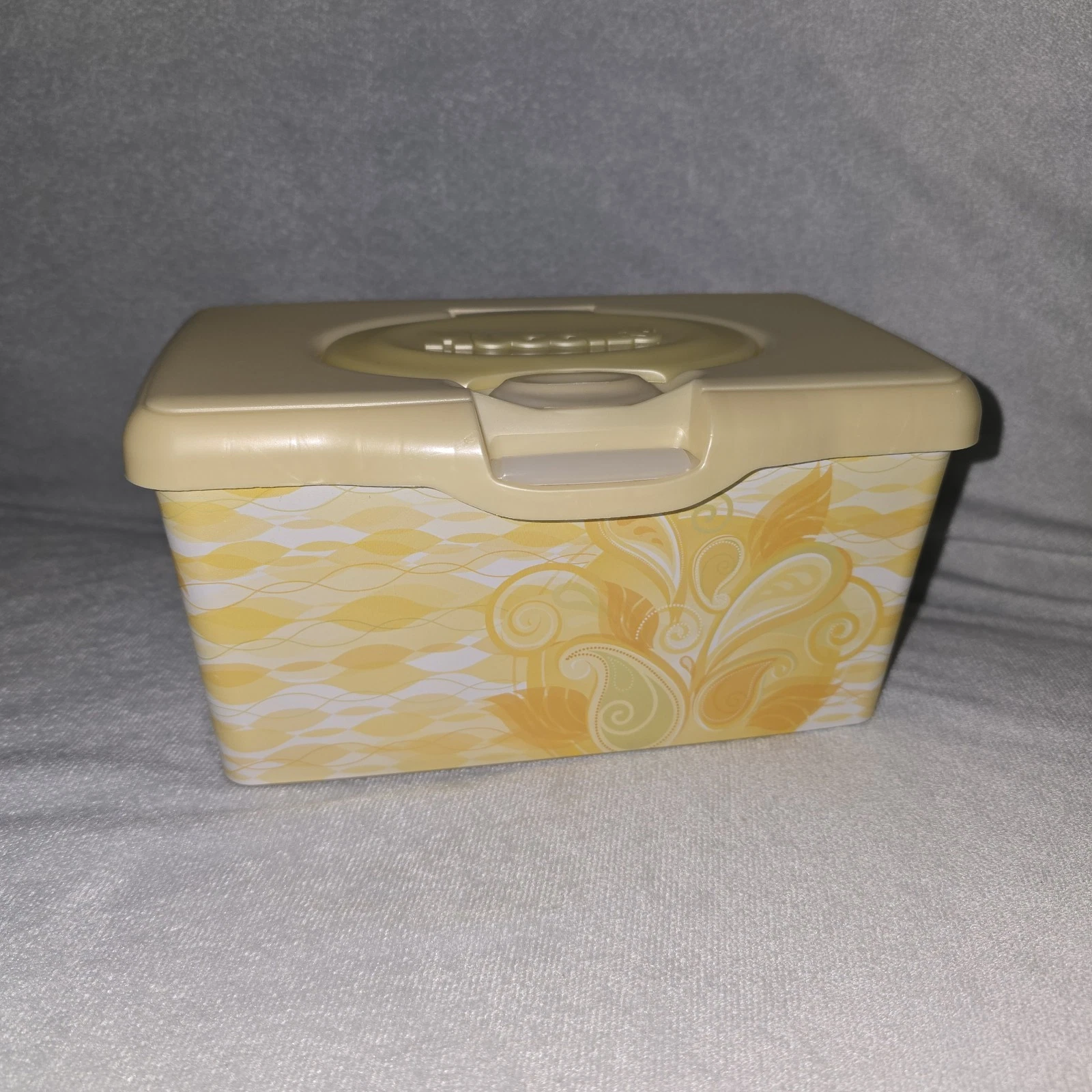 Huggies Hard Shell Baby Wipes Refillable Pop Top Container - Gold Yellow Design
Opens in a new windo