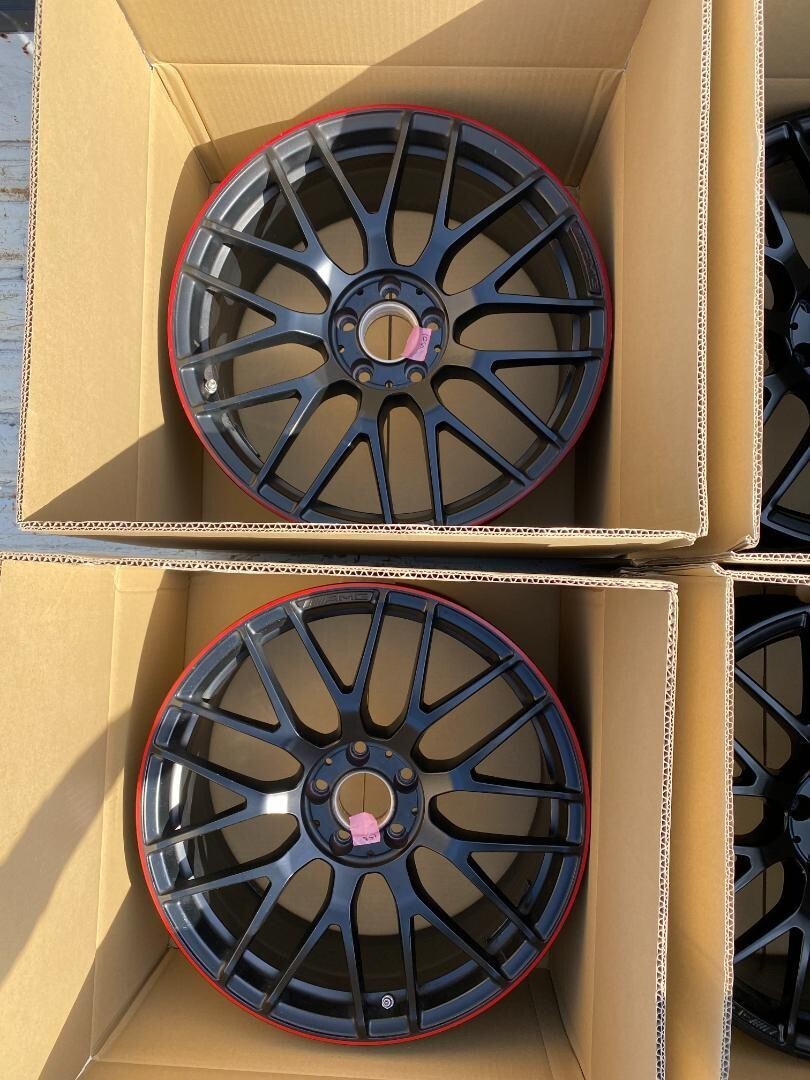 メルセデス 19インチ AMGホイール 中古4本 C63S A45 ミニクーパー 19-inch Mercedes-Benz AMG Wheels Set of 4 for C63S A45 Mini