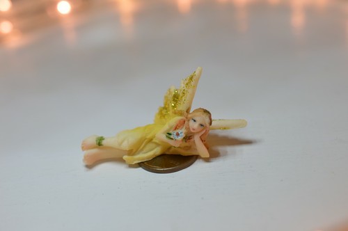 Abito giallo in miniatura fata piccolo sdraiato DDL1237 - Foto 8 di 8