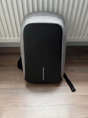 XD Design Bobby Hero Regular Anti-Diebstahl-Rucksack Schwarz