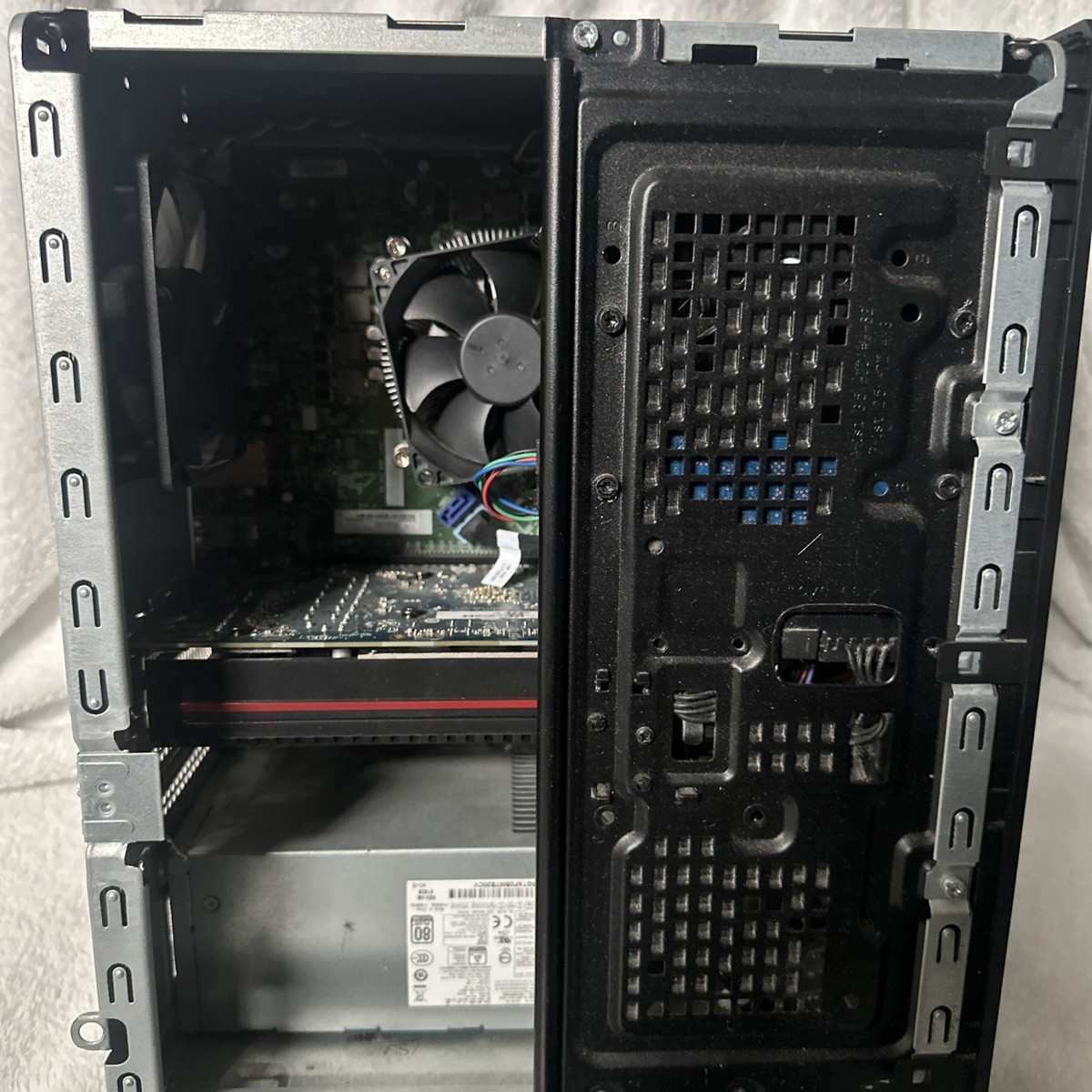 HP Pavilion Gaming Desktop 690-0034 w/ AMD Ryzen 7 2700 (tower