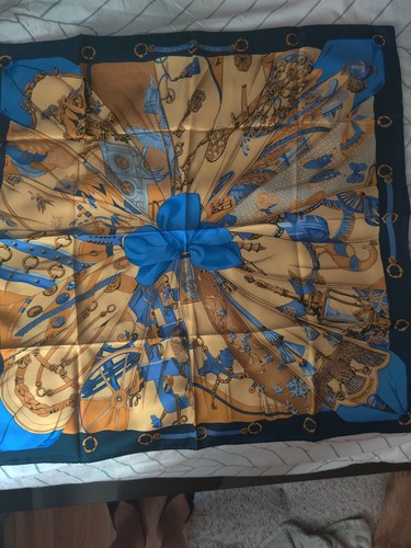 Gorgeous HERMES Carre 90 "Soleil de Soie" Silk Scarf Made in France - Excellent.