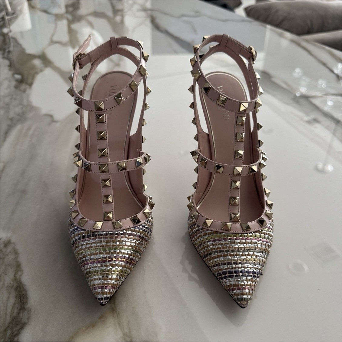 VALENTINO スタッズ ハイヒール パンプス グレー ピンク 23センチ Valentino Garavani Studded Strappy Stiletto Heels Pink Multicolor