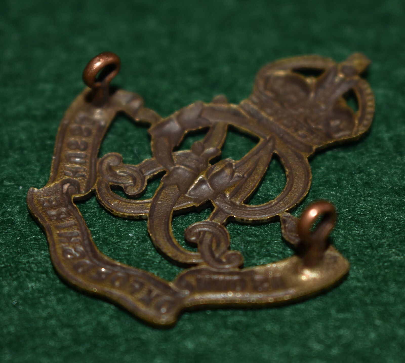 The Oxfordshire Yeomanry Queen s Own Hussars Cap Badge Tudor Crown the-oxfordshire-yeomanry-queen-s-own-hussars-cap-badge-tudor-crown