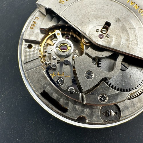 Movimento IWC Cal. 852 Automatico Anni 1950. Quadrante Tropic, Corona Logata - Picture 7 of 15
