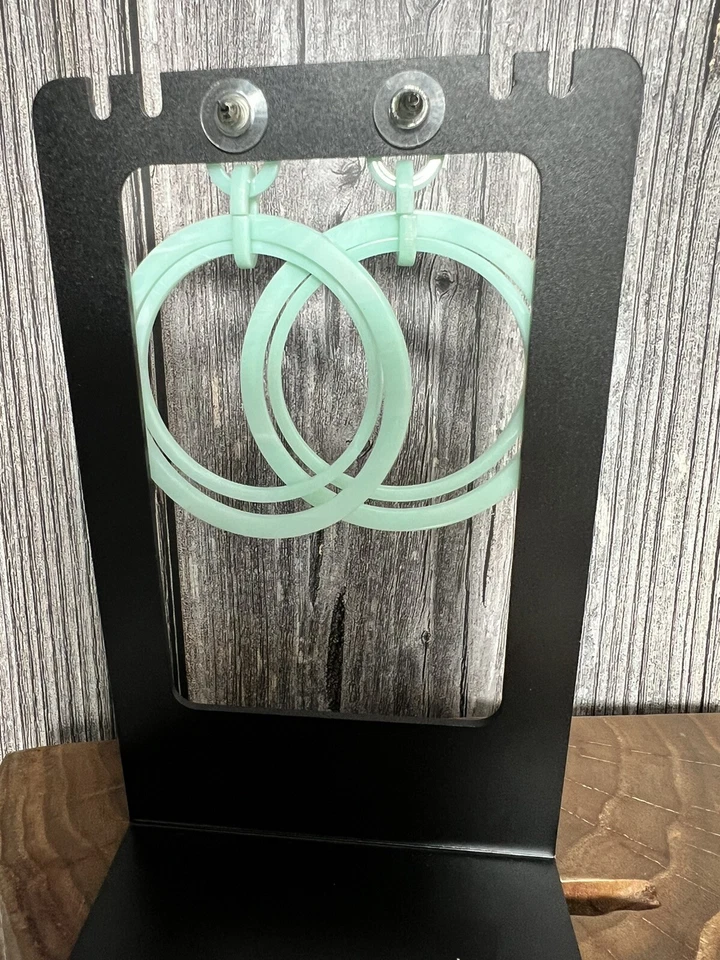 Pendientes colgantes de doble aro de plástico color verde turquesa Foto 3 de 4