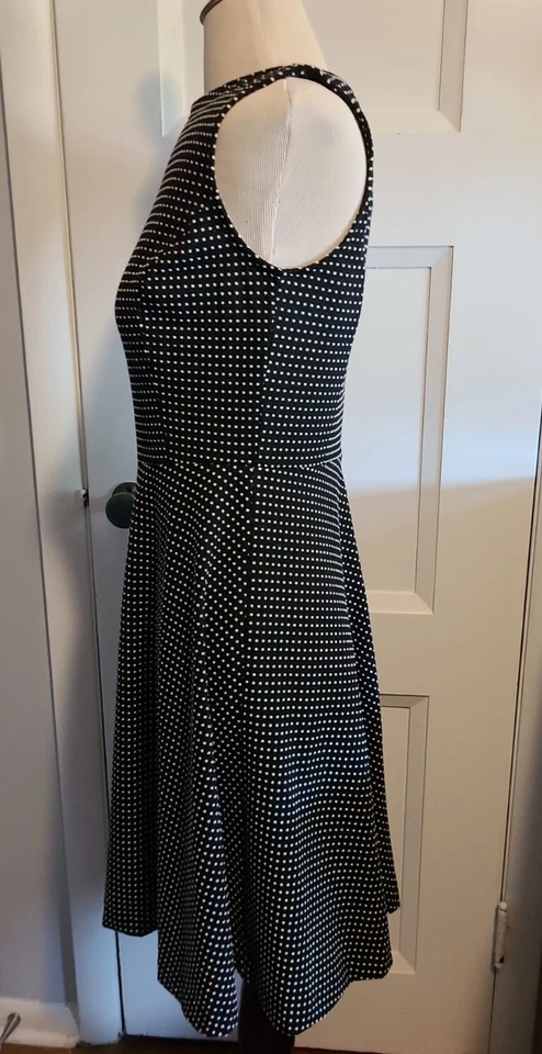 Vestido Merona Negro con Lunares Blancos Talla XS Elástico Ajuste Acampanado Sin Mangas Foto 3 de 4
