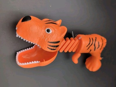 Tiger Claw Grabber 8.5 Inches Long tiger