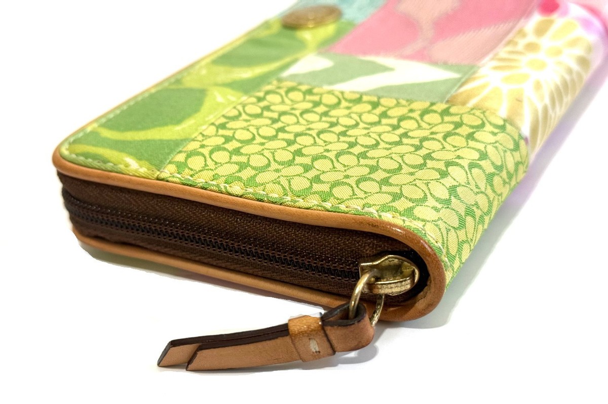 RARE Coach Y2K Hamptons Multi Patchwork Accordion Zip Around Purse