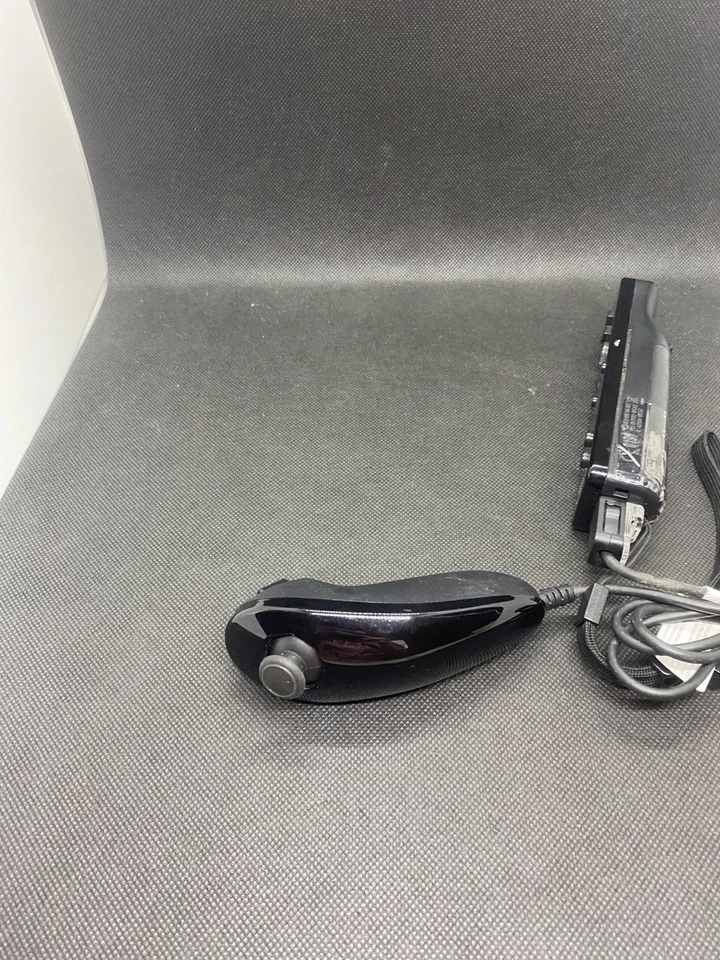 Nintendo Wii Remote Manette de Jeu - noir (RVL-A-CW) - Photo 2/4