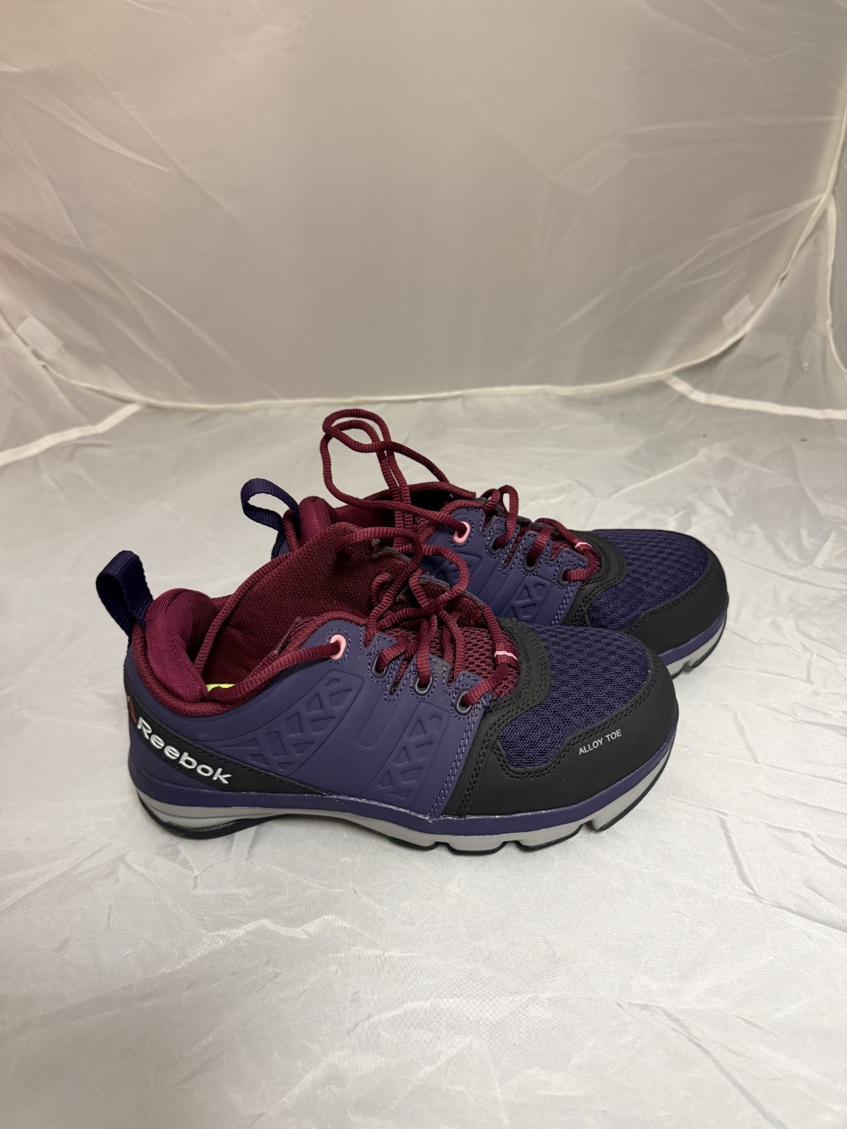 Reebok DMX Flex Work. New in Box. Size 7W.