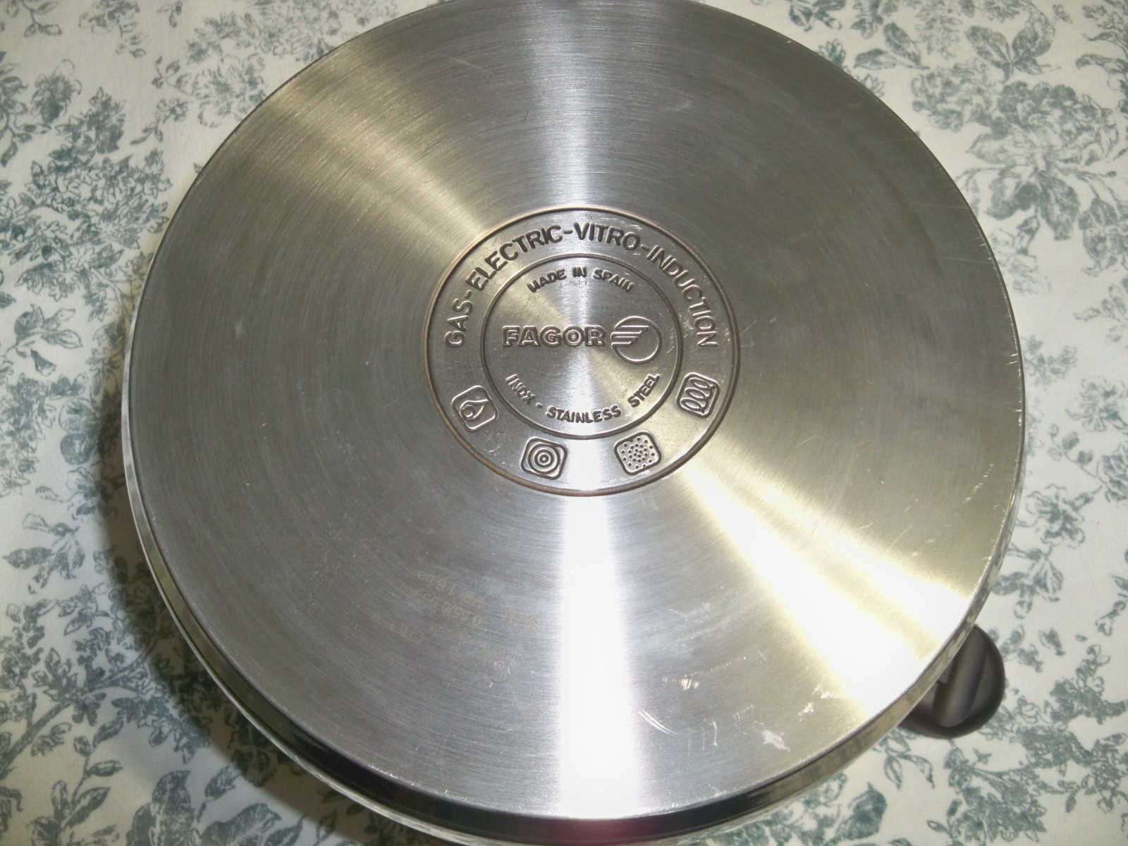 Fagor Chef Series 9.3L Pressure Cooker Pot + Manual + Steamer Basket - USED ONCE