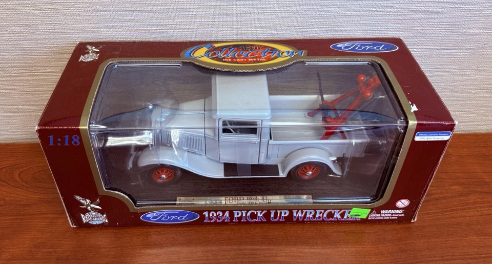 NEW Road Legends 1934 Ford Gray Die-Cast Tow Truck 1:18 - Image 2 of 4