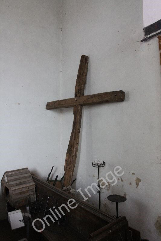 Photo 6x4 Old cross at the back Steventon\/SU4691 An old wooden cross sta c2011