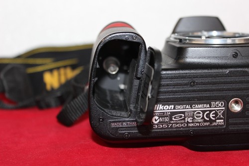 Nikon D50 6.1 MP Digital SLR Camera - Black (Body Only) PARTS/REPAIR - Picture 6 of 12