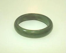 4MM-5MM NATURAL MEDIUM-DARK GREEN CANADIAN NEPHRITE JADE NARROW BAND DOMED RING