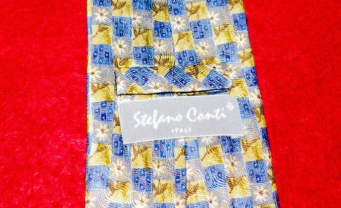 STEFANO CONTI FEITA NA ITÁLIA AZUL/AMARELO FLORAL/GRAVATA COM MOTIVO QUADRADO - GRAVATAS DE DESIGNER. - Imagem 3 de 3