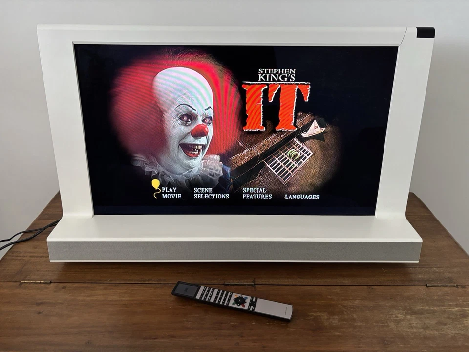 White Bang & Olufsen B&O BeoVision 8 - 32 LCD TV & Remote Control - Type: 9550 - Image 3 of 4