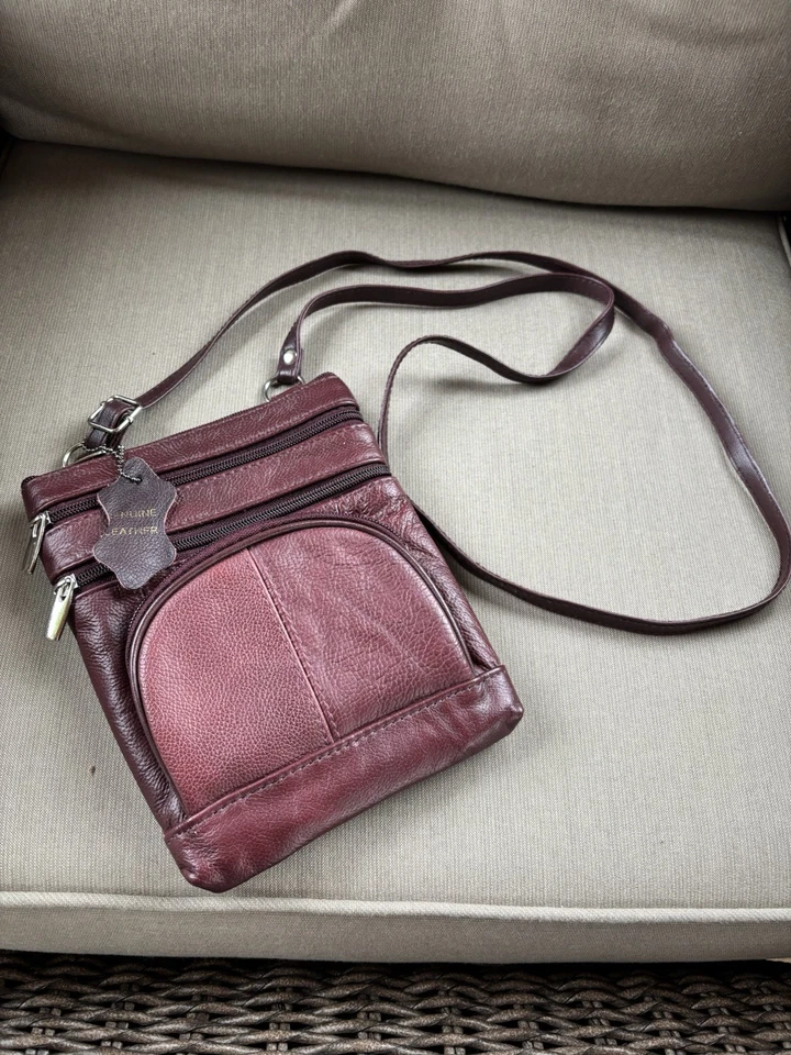 Purse - Leather, Cross Body Purse. Five Zipper Pockets. Very Nice Condition. - Image 4 of 4
