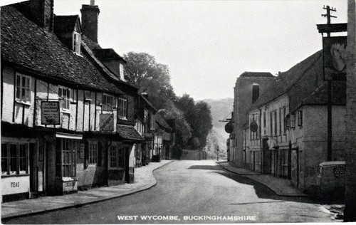 PC BUCKINGHAMSHIRE WEST WYCOMBE STREET SCENE ENGLAND (u5598) - Picture 1 of 2