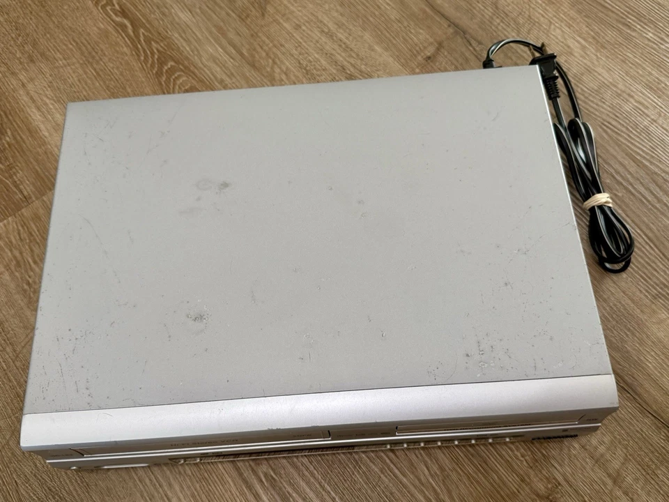 Sansui VRDVD4005 VHS Hi-Fi Reproductor Grabadora de DVD Combo VCR Sin Control Remoto Probado Funciona Foto 4 de 4