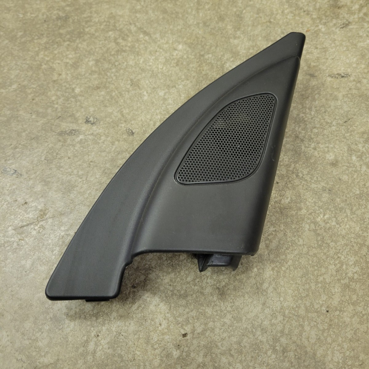 06 07 08 Suzuki Grand Vitara Passenger Right Pillar Tweeter