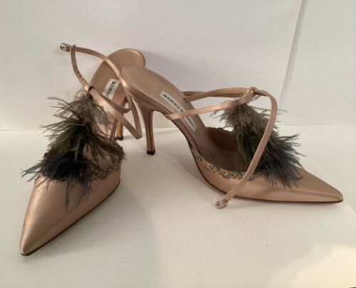 Pre-Owned Manolo Blahnik Pink Satin Feathered Stiletto Heels Size 41