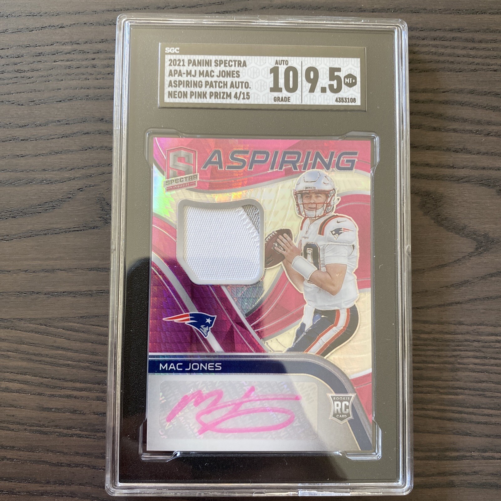 Mac Jones Panini Spectra Aspiring Patch Autographs #APAMJ Neon Pink