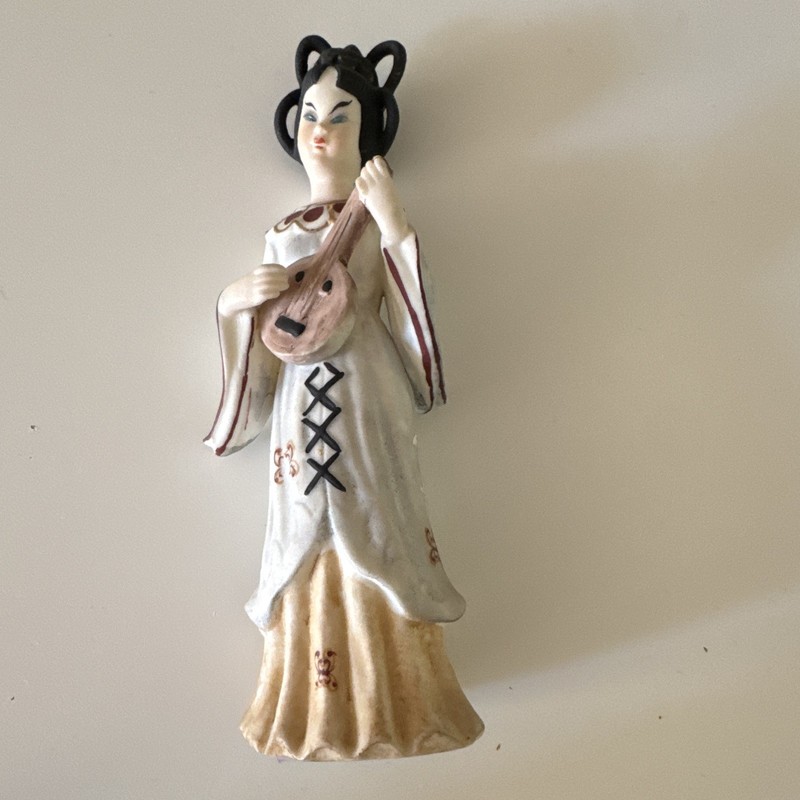 Ceramic Hand Painted Woman Figurine Asian Style White/Beige/Black MPN 1631