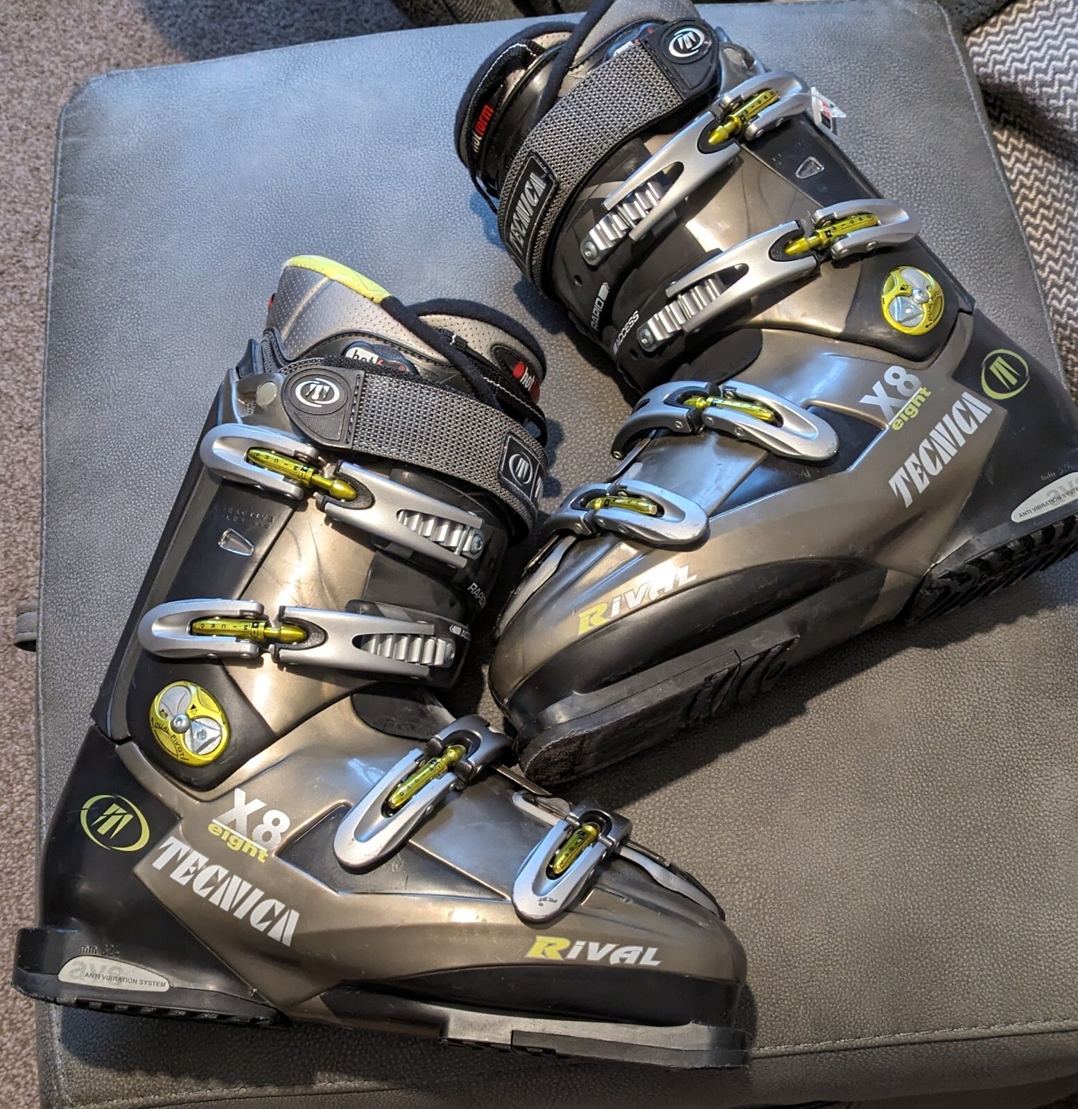 SALOMON Stivali da sci usati grigio scuro Tecnica Rival forma calda X8 324 mm