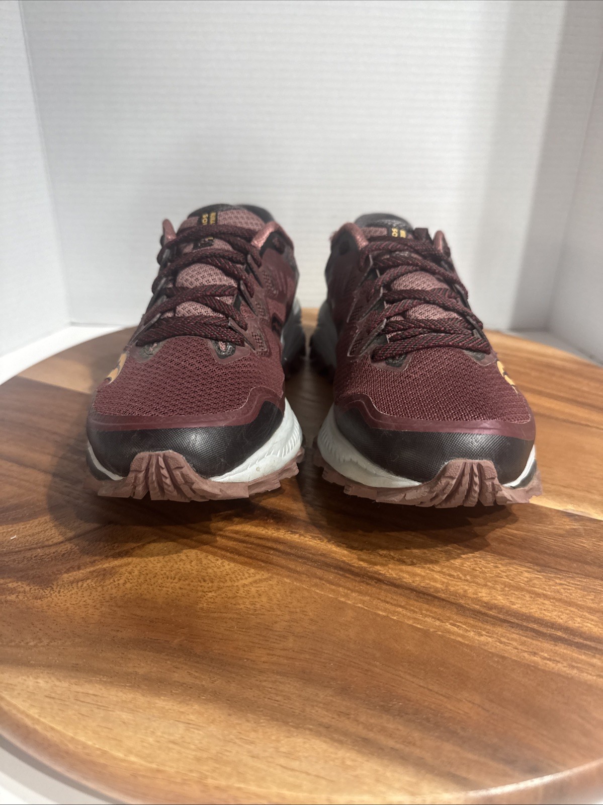 Saucony Women's Run Anywhere Everun Maroon Trail Running Hiking Shoes  Size 9 thumbnail 2